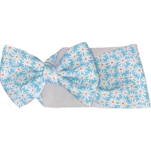 Load image into Gallery viewer, Blue & White Daisies Bow