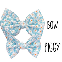 Load image into Gallery viewer, Blue & White Daisies Bow