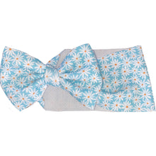 Load image into Gallery viewer, Blue &amp; White Daisies Bow
